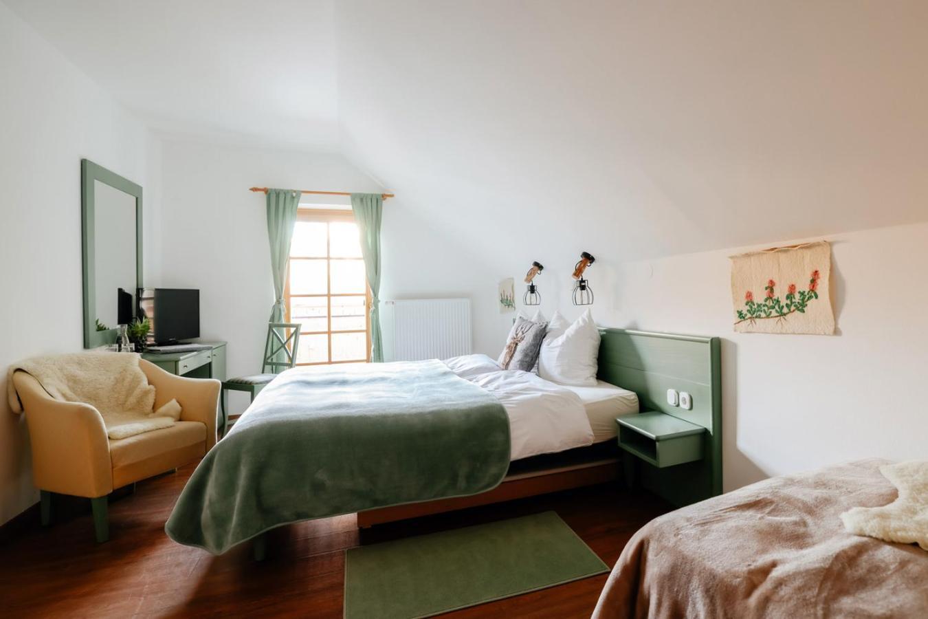Hotel Eko Hisa-Eco House Na Razpotju Solčava Esterno foto