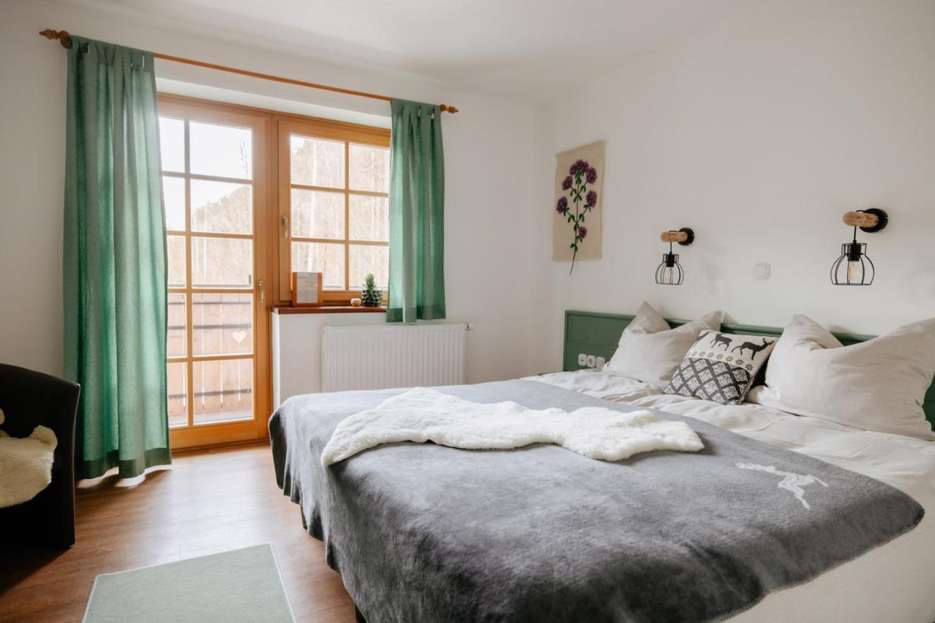 Hotel Eko Hisa-Eco House Na Razpotju Solčava Esterno foto